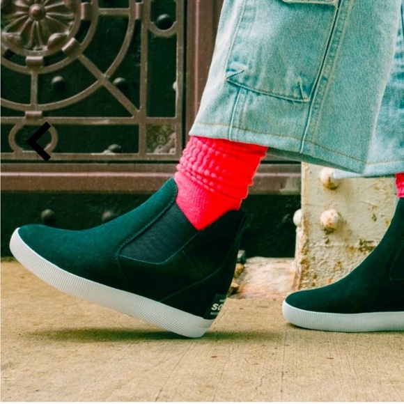 Sorel Out N About Slip-On Women's Wedge - Size 8 Black - Picture 2 of 10